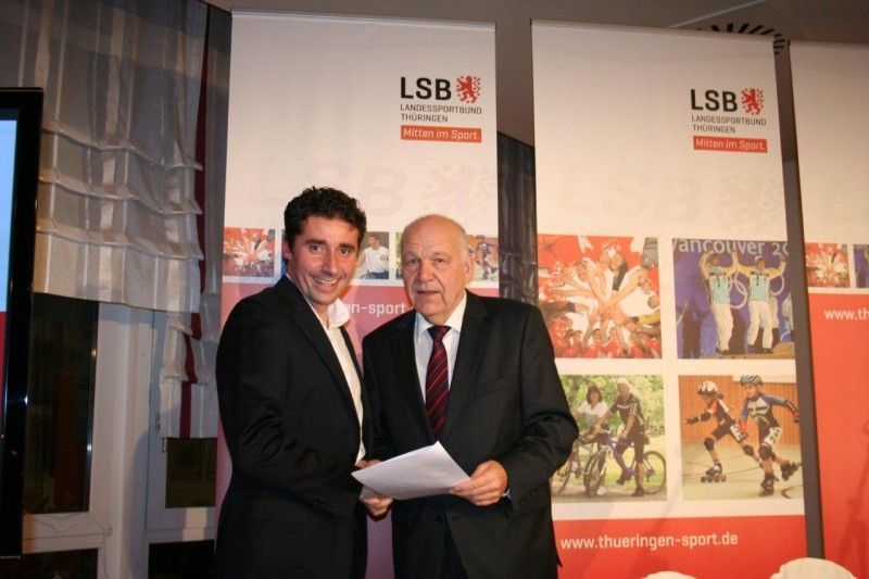 Unser Geschäftsführer bei der Kooperationsvereinbarung mit dem Landessportbund Thürungen
