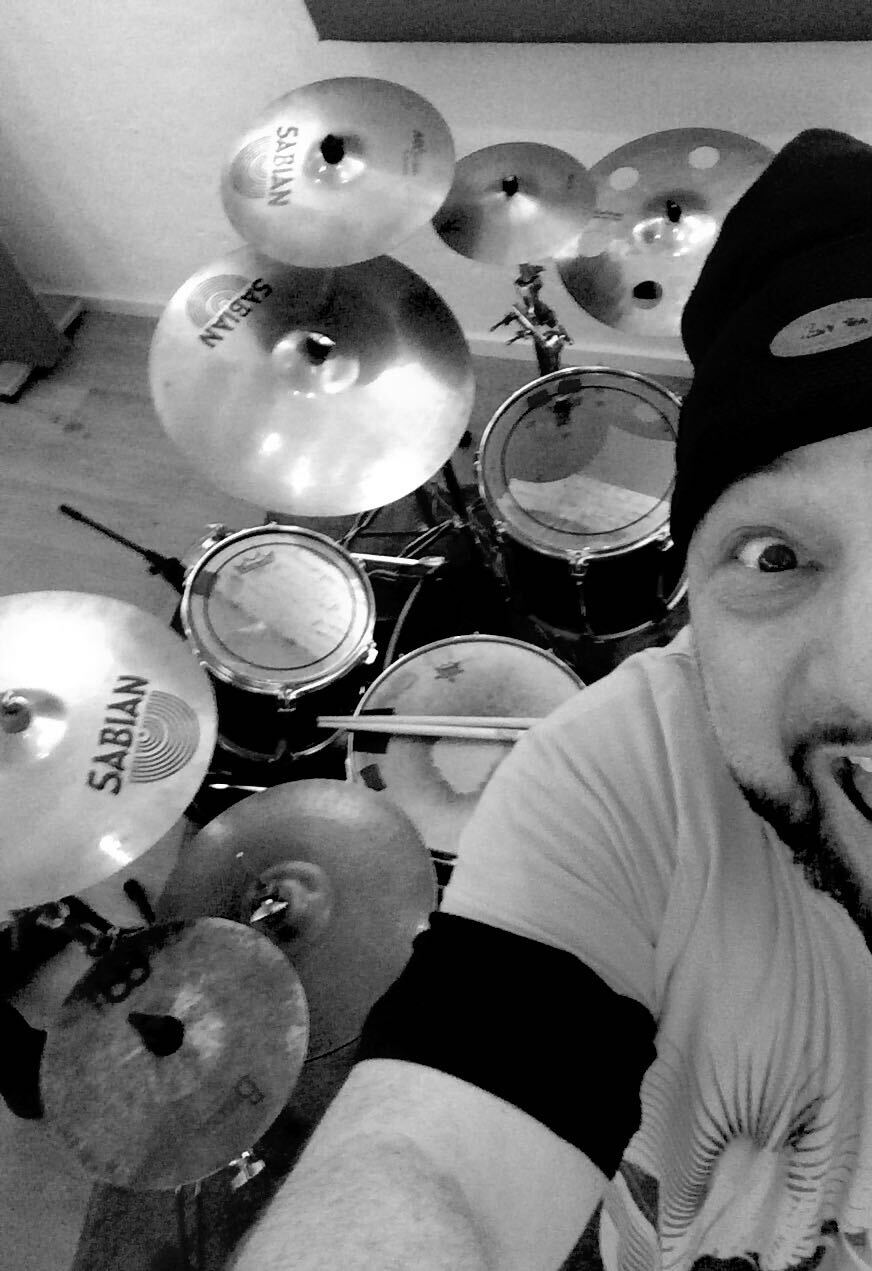 Musiker Marco Sperling Musiker in Pforzheim: Entdecken Sie professionelle Tonstudio-Dienstleistungen für Mixing und Mastering sowie Aufnahmen im Proberaum. Perfekter Klang für Ihre Musikprojekte