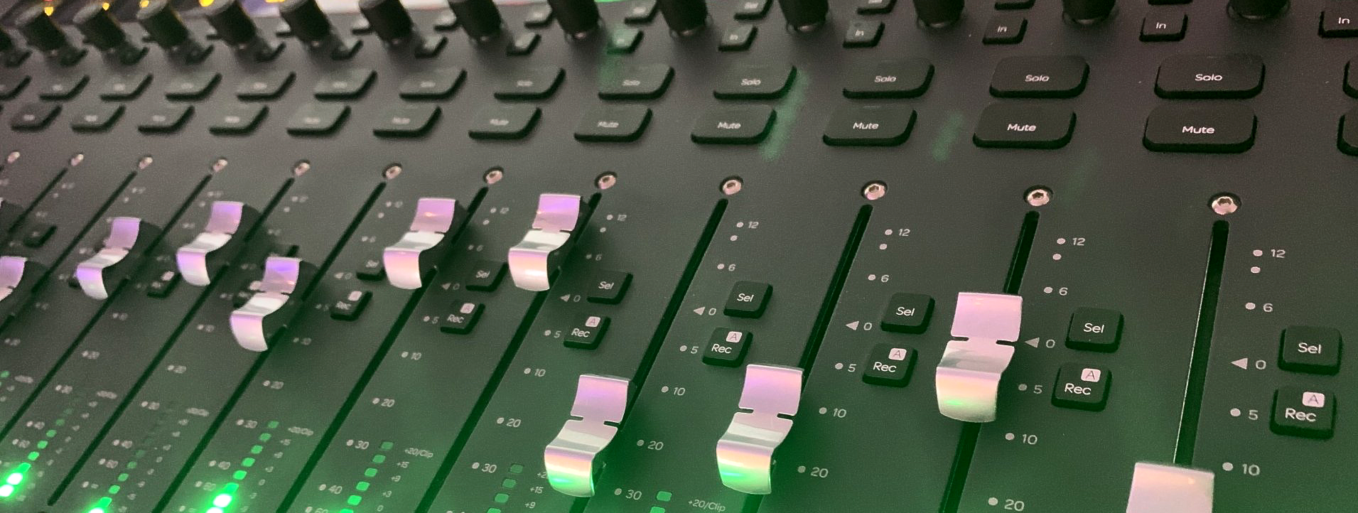 Klangfeeling: Ihr Experte für Tontechnik, erfahrener Toningenieur, erstklassiges Tonstudio, Akustikspezialist und zuverlässiger Partner in Veranstaltungstechnik