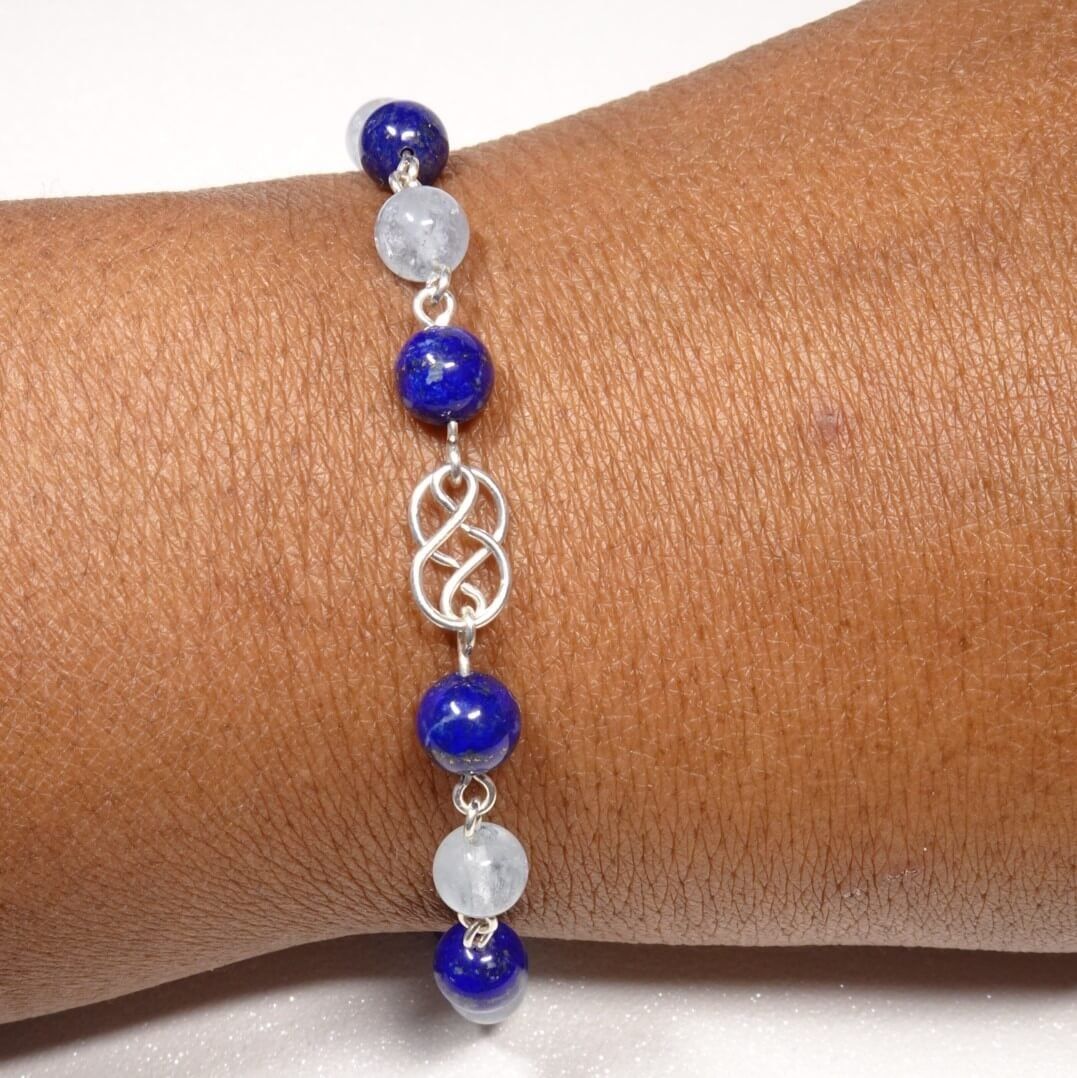 bracelet aigue-marine, lapis-lazuli et argent, fabriqué main par Nathalyne, artisane d'art bijoutière en Occitanie.