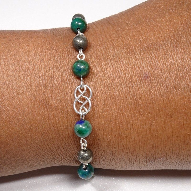 cette photo montre un bracelet en argent, azurite-malachite et pyrite, produit en Occitanie, par Nathalyne.