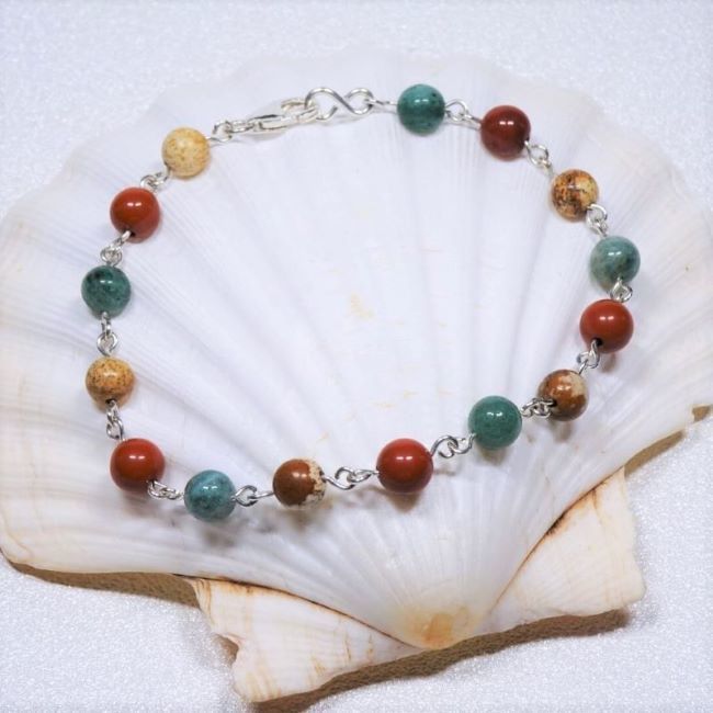 cette image représente un bracelet en jaspe paysage, jaspe rouge et jaspe vert fabriqué par Nathalyne. www.nathalyne.fr