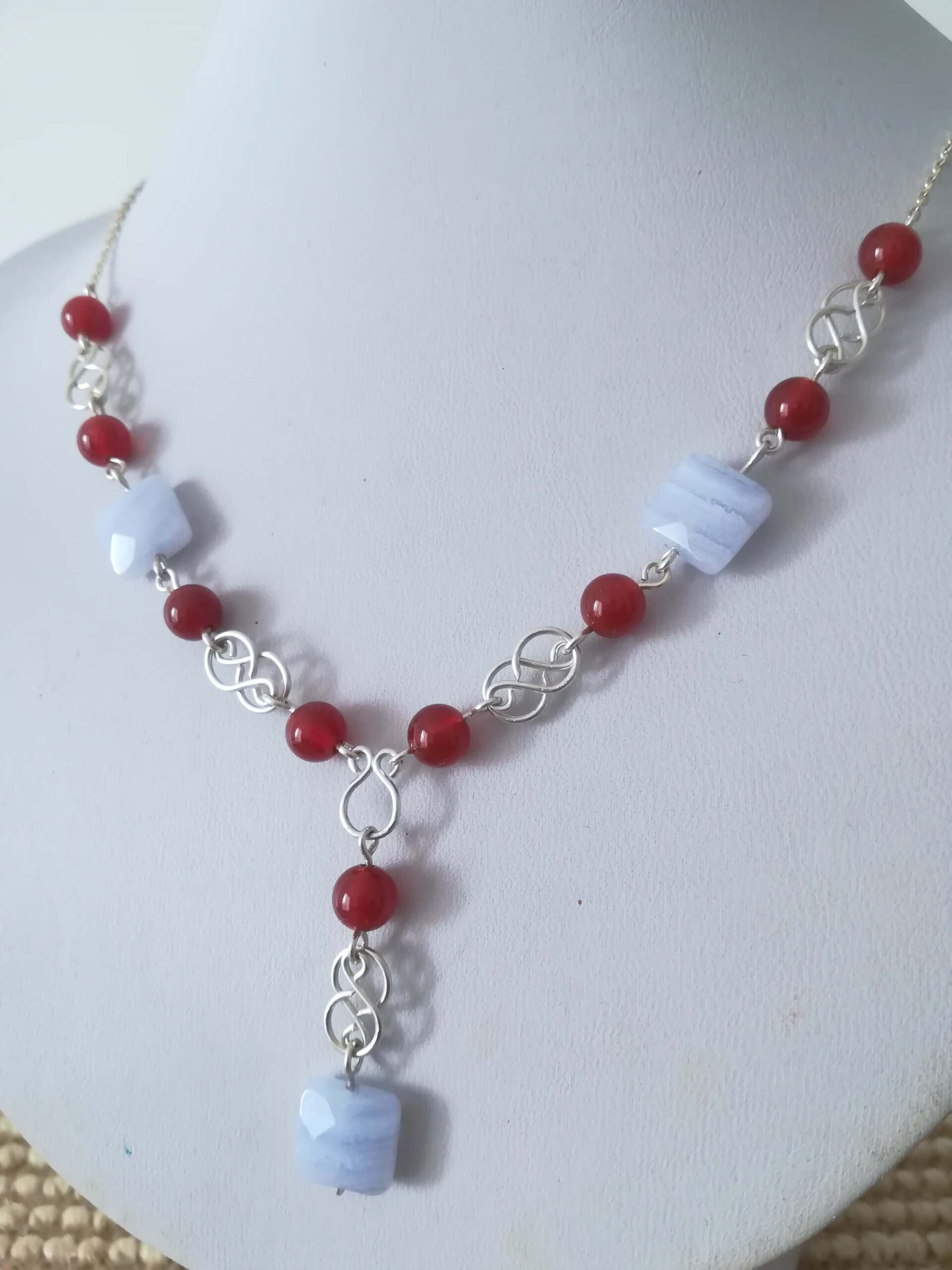 collier en argent, calcédoine bleue et cornaline par Nathalyne Nathalie COUTENAY. www.nathalyne.fr