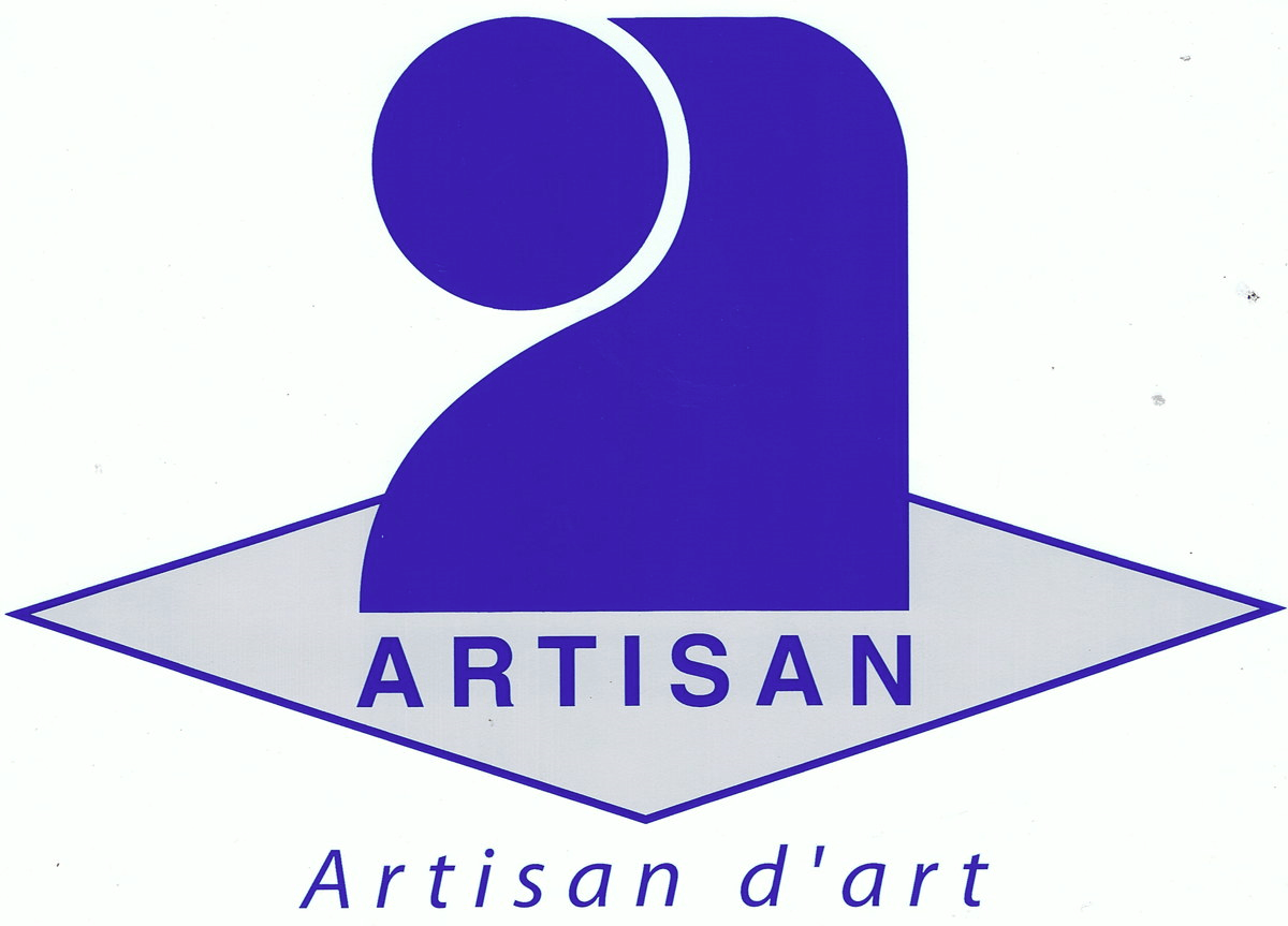 cette image représente le logo artisan d'art délivré par la Chambre des Métiers et de l'Artisanat à Nathalyne atisane d'art bijoutière en Occitanie, France.