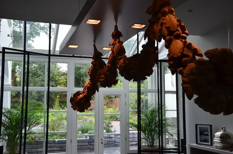 Luminaire à partir d'une guirelande en bois sculpté XVIIIe