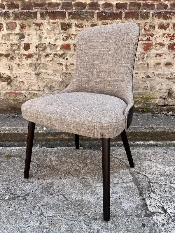 Chaise visible au showroom Rémy Motte près de Lille