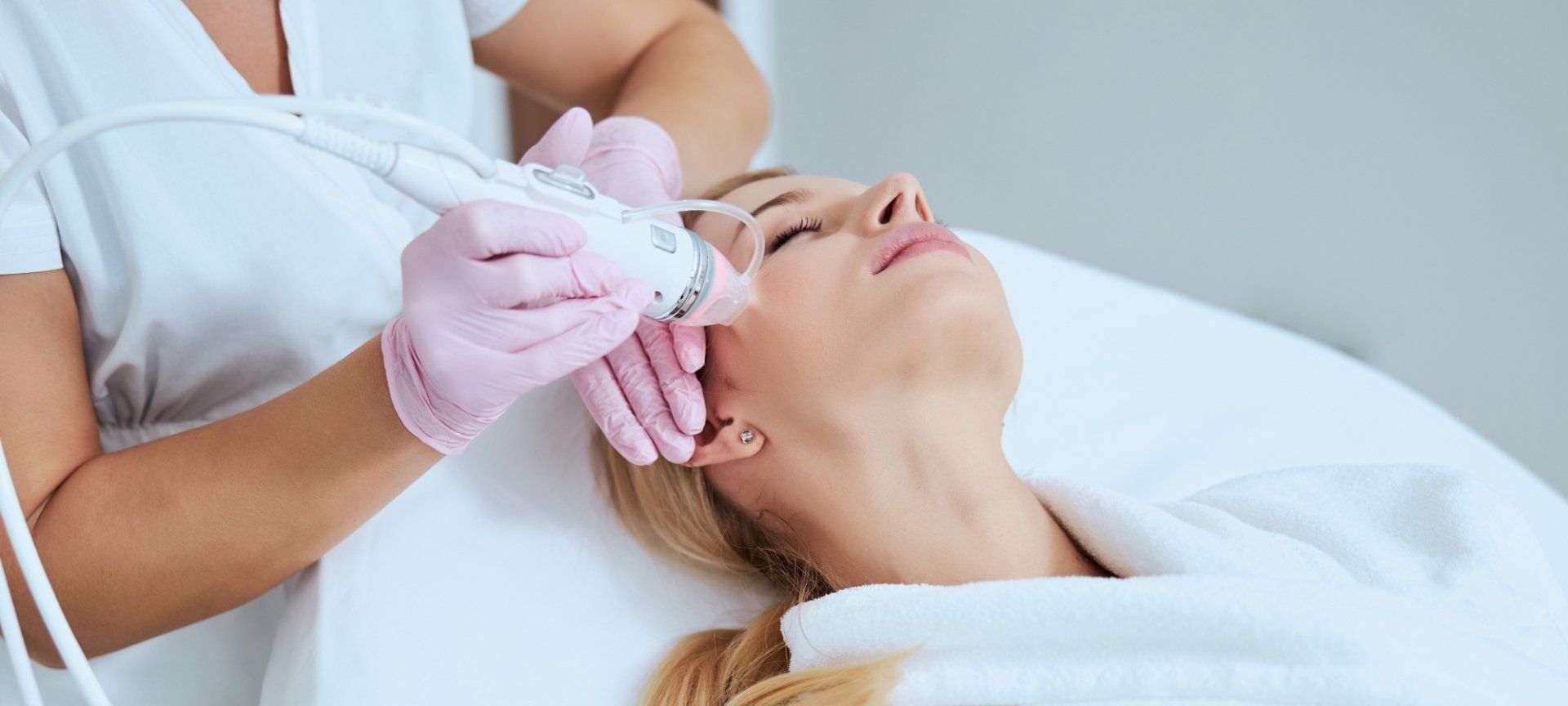 Eunsung Global anti-aging gesichtbehandlung mit rfmicroneedling rfmicroneedlingberlin fraktioniertesrfmicroneedlingberlin fraktionierteradiofrequenzberlin microneedlingliftingberlin faltenberlin faltenbehandlungberlin antiagingberlin kosmetikberlin kosmetikstudioberlin kosmetikbehandlungenberlin gesichtbehandlungenberlin