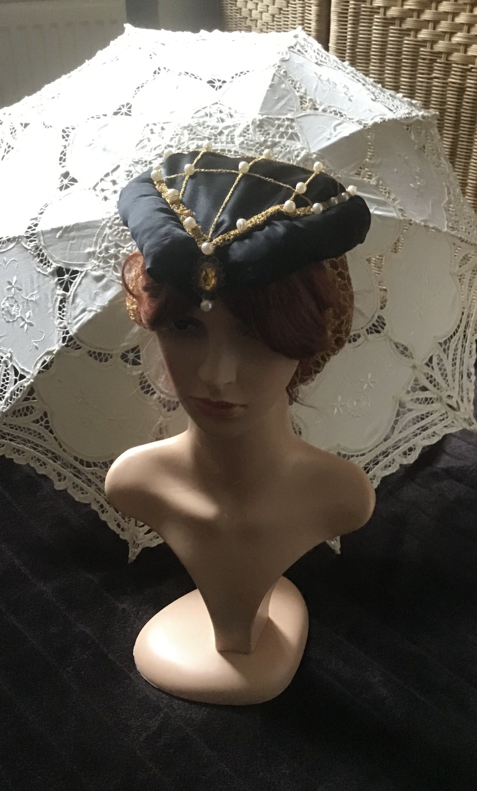 Renaissance Hut mit Bronze-Schmuck-Element verziert