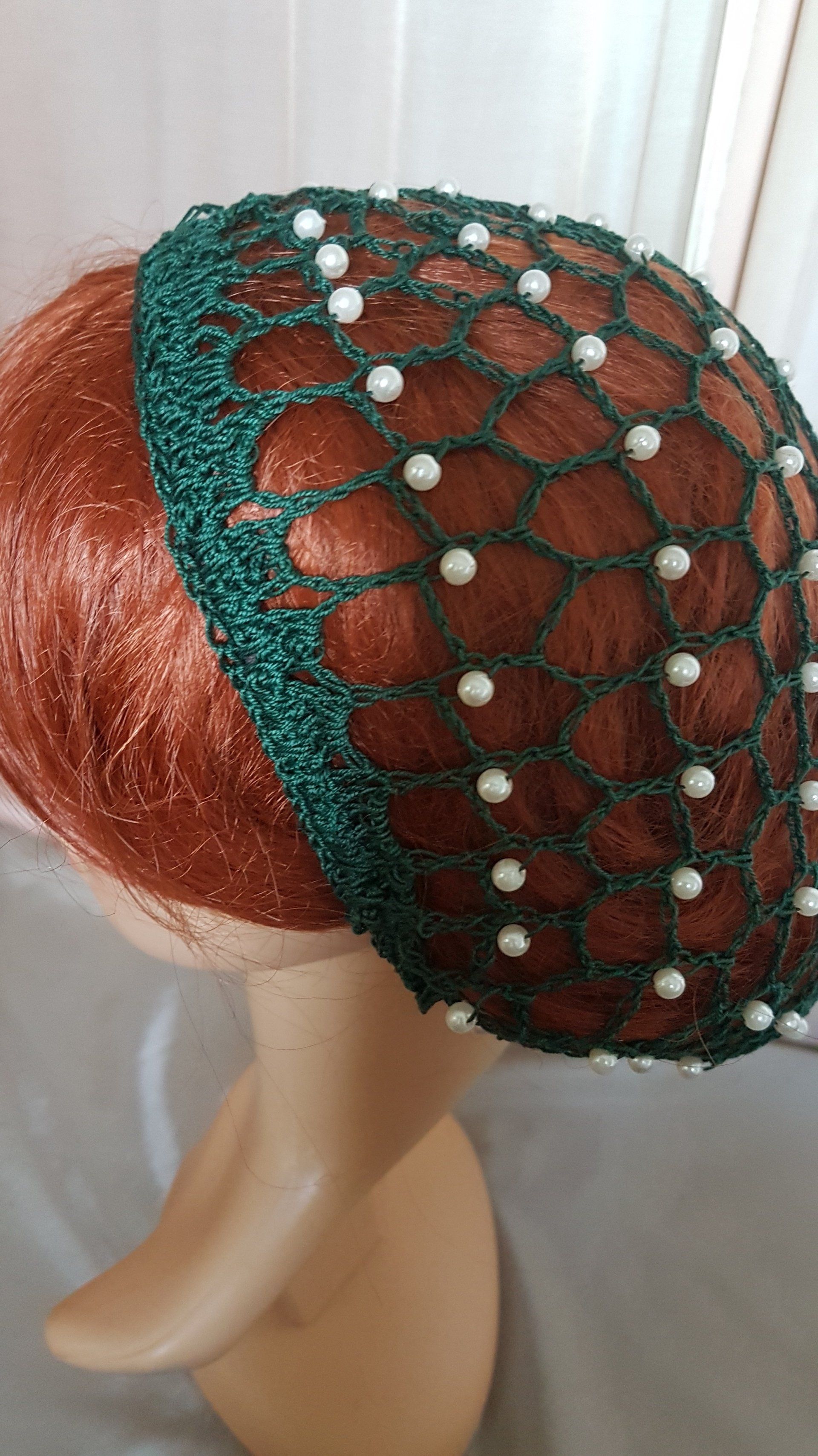 grünes Perlenhaarnetz