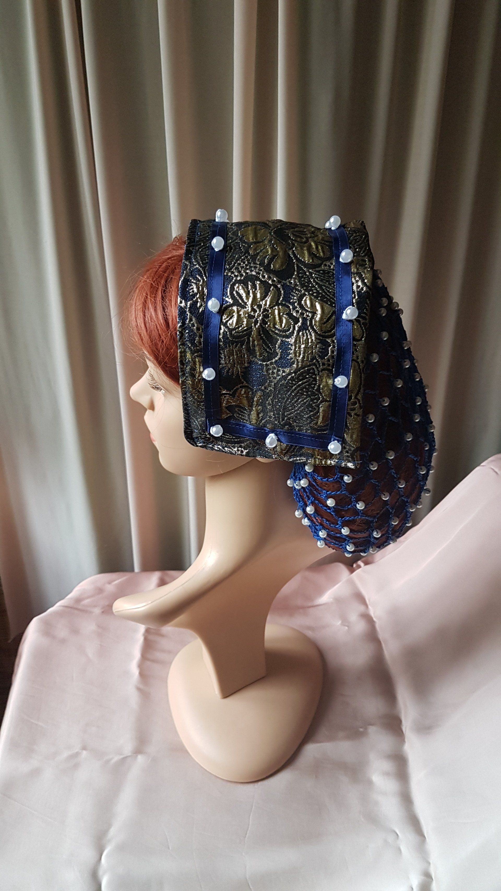 Brokat-Kappe mit Perlenhaarnetz royalblau
