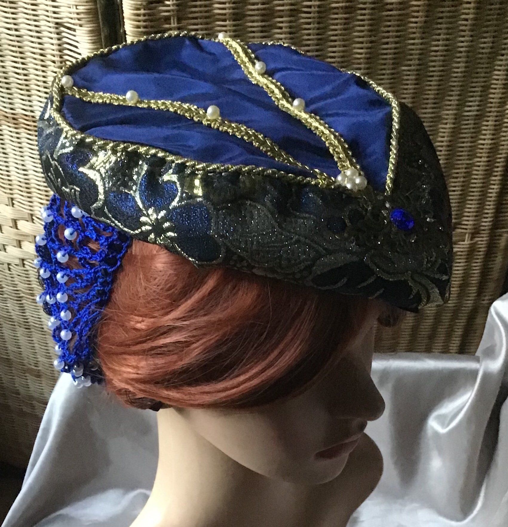 Kopfschmuck-Set: Kappe mit Haarnetz und Perlen