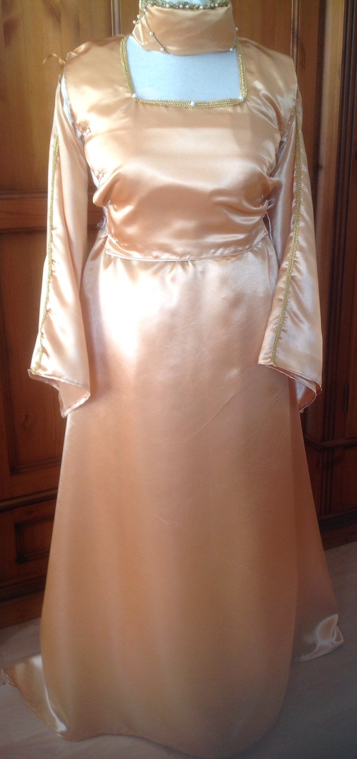 Goldenes Renaissance Gewand