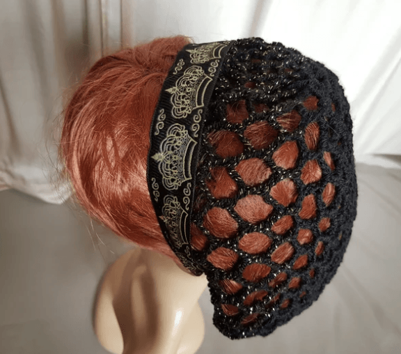 Schwarz-goldenes Wollhaarnetz mit Haarband