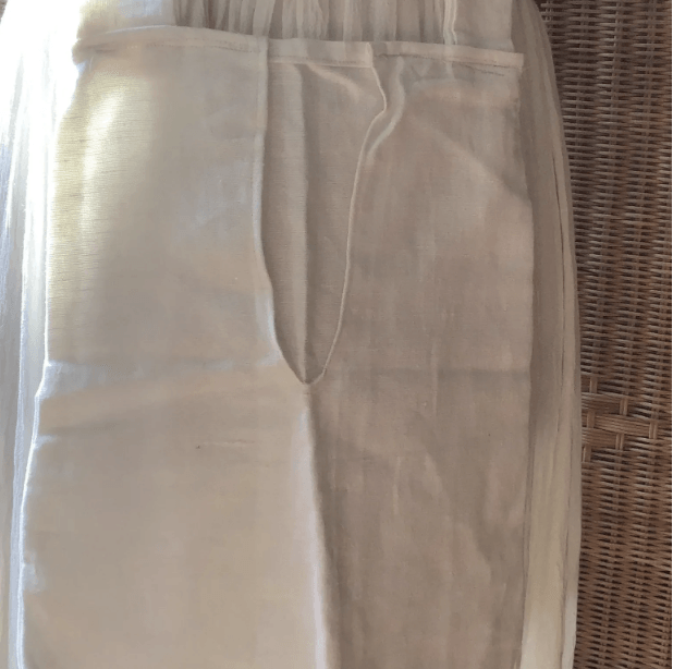 Historische Tasche - versteckt unter Röcken