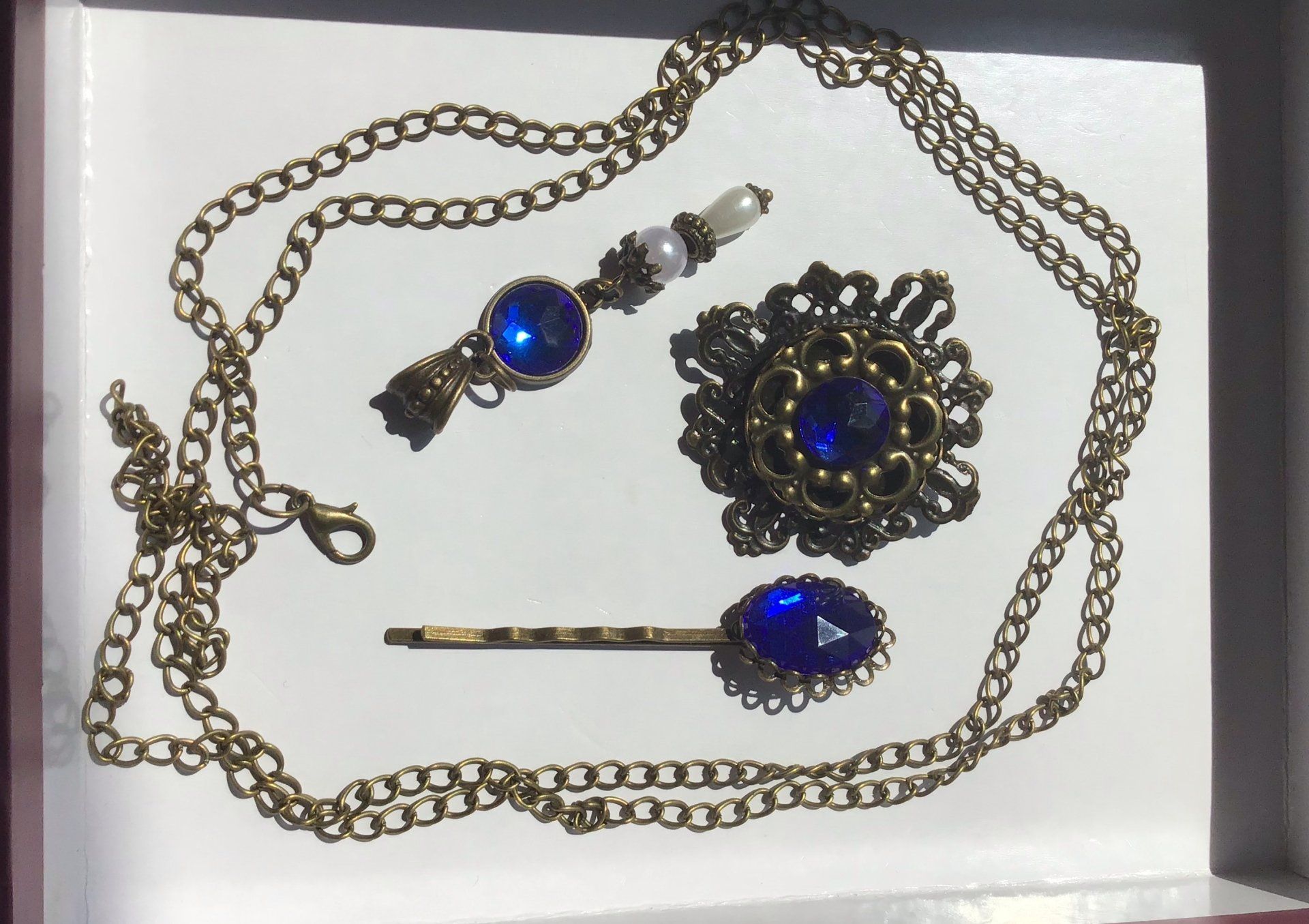 Bronze Schmuckset mit blauen Steinen