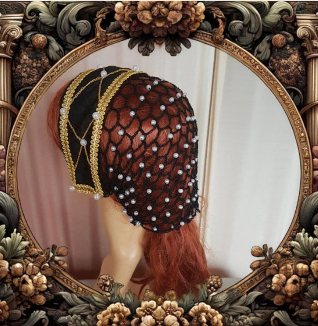 Gold-Perlen-verzierte schwarze Kappe mit integriertem Perlenhaarnetz für offenes Haar