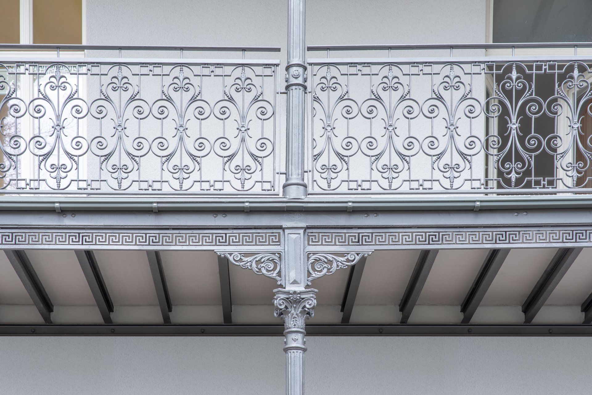 Restaurierter historischer Balkon in Gießen Detailaufnahme