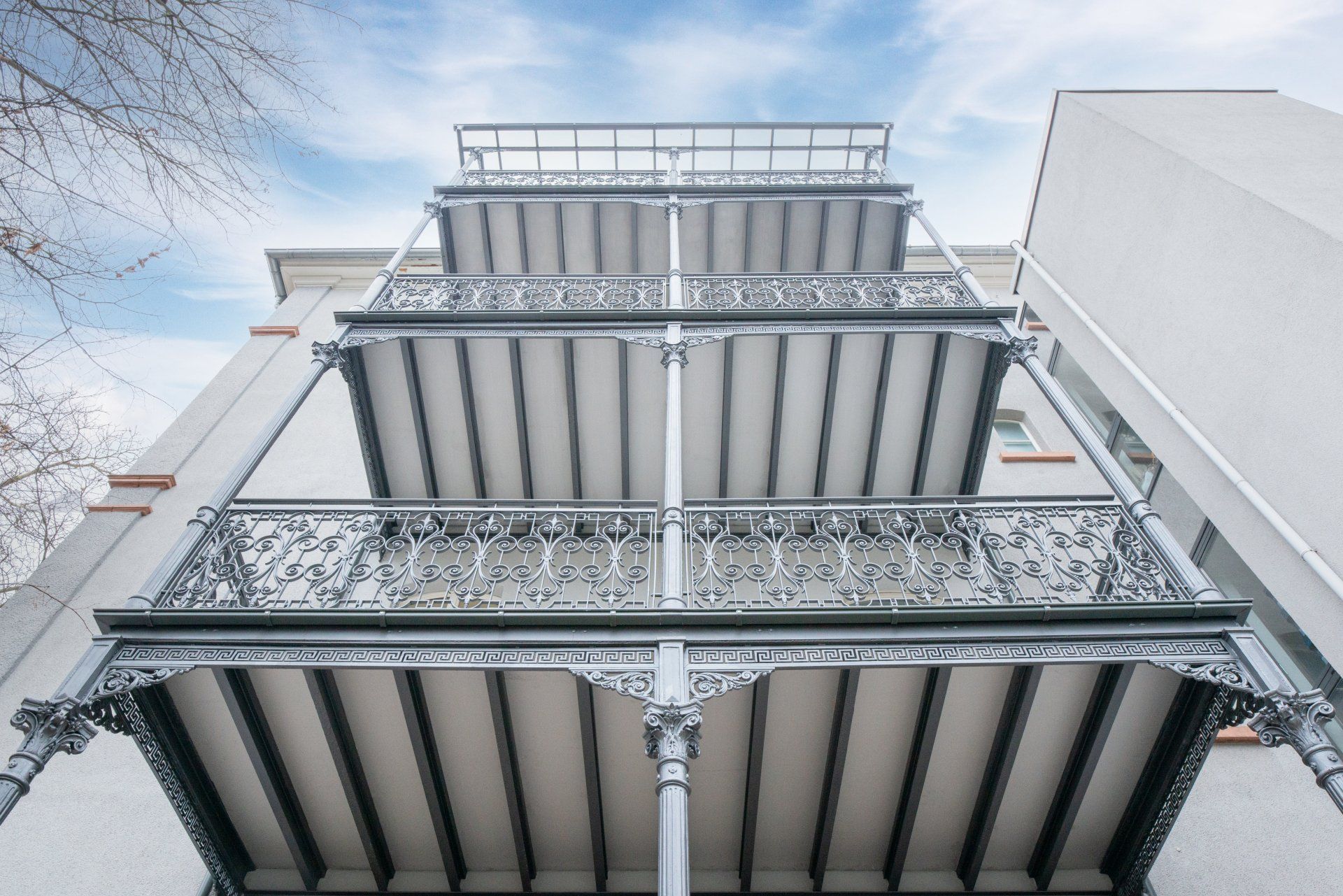 Restaurierter historischer Balkon in Gießen Detailaufnahme