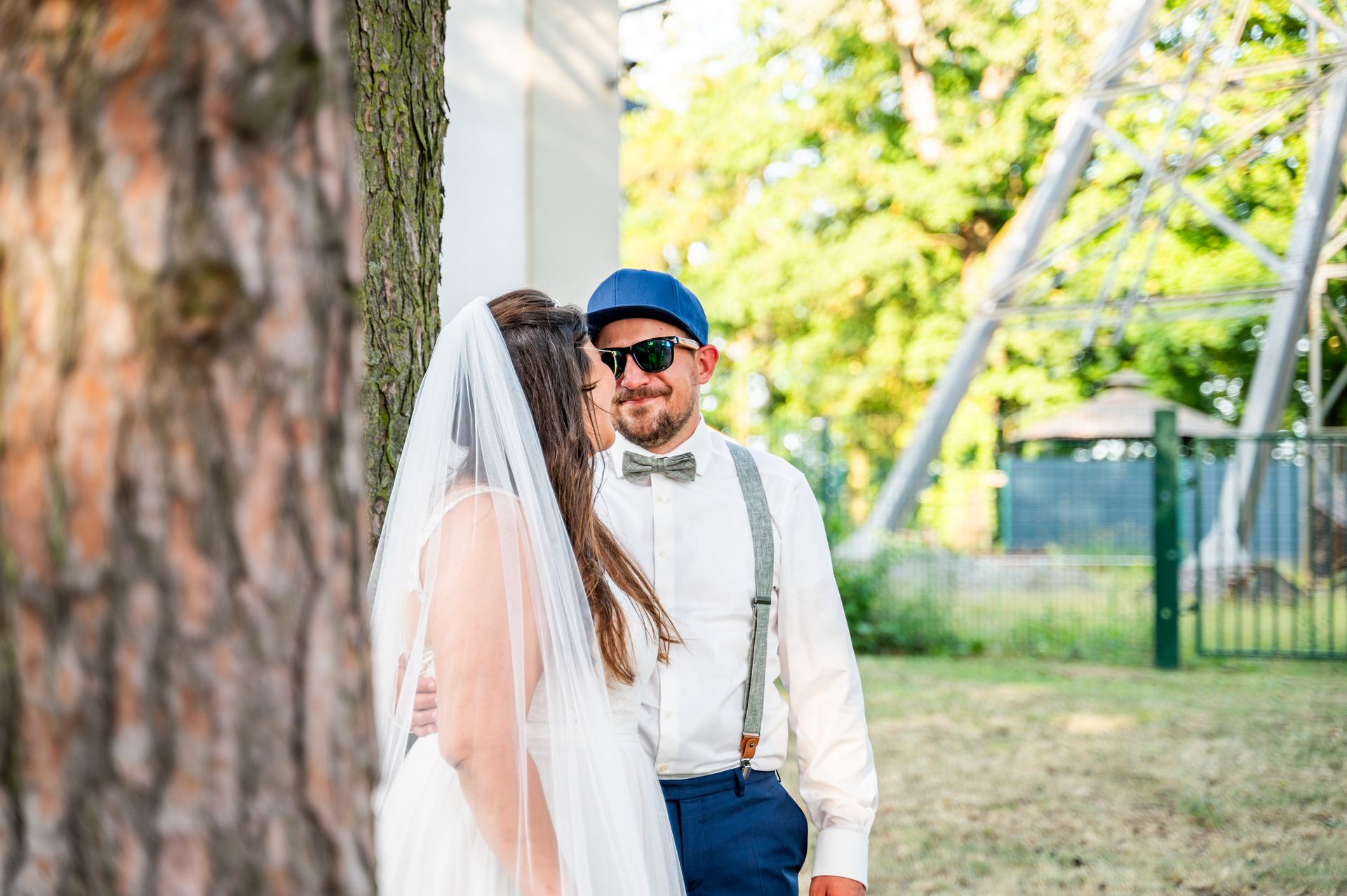 Industrieller Charme: Hochzeitspaar vor der Grube Malapertus