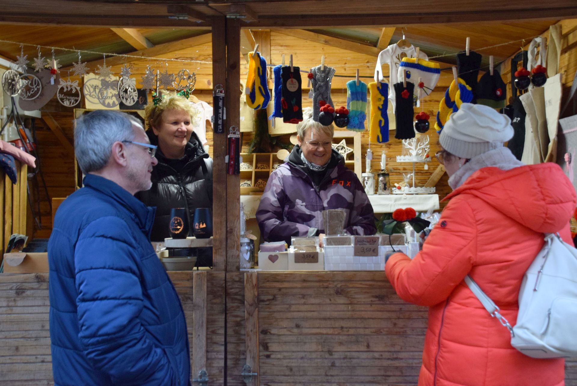Schirmherrin Gerlinde Kretschmann besucht den Weihnachtsmarkt Schirmherrin Gerlinde Kretschmann besucht den Weihnachtsmarkt
