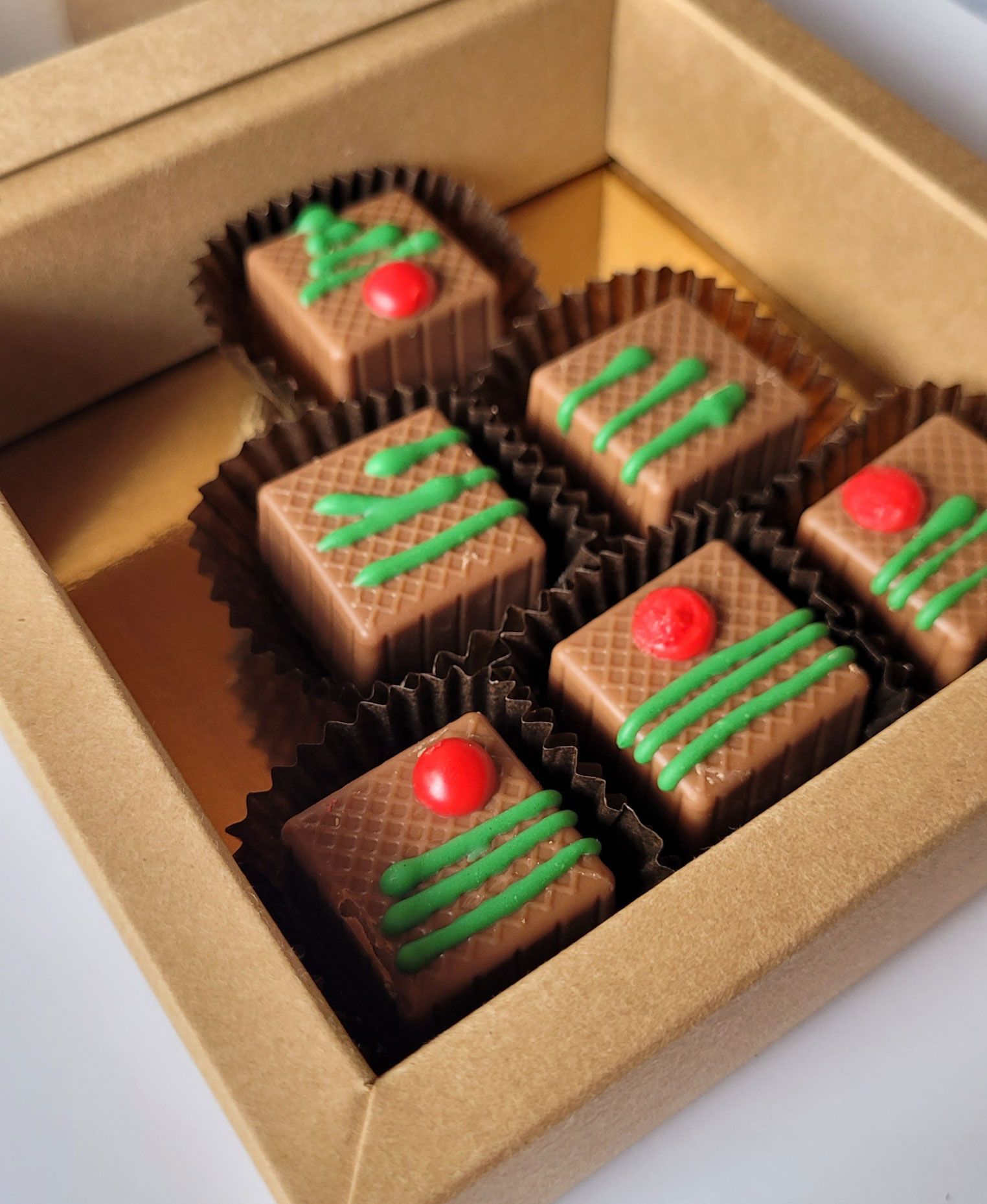 Handgefertigten Lebkuchen und Pralinen von Karin Bleyer, Inhaberin der Konditorei Backglück Handgefertigten Lebkuchen und Pralinen von Karin Bleyer, Inhaberin der Konditorei Backglück