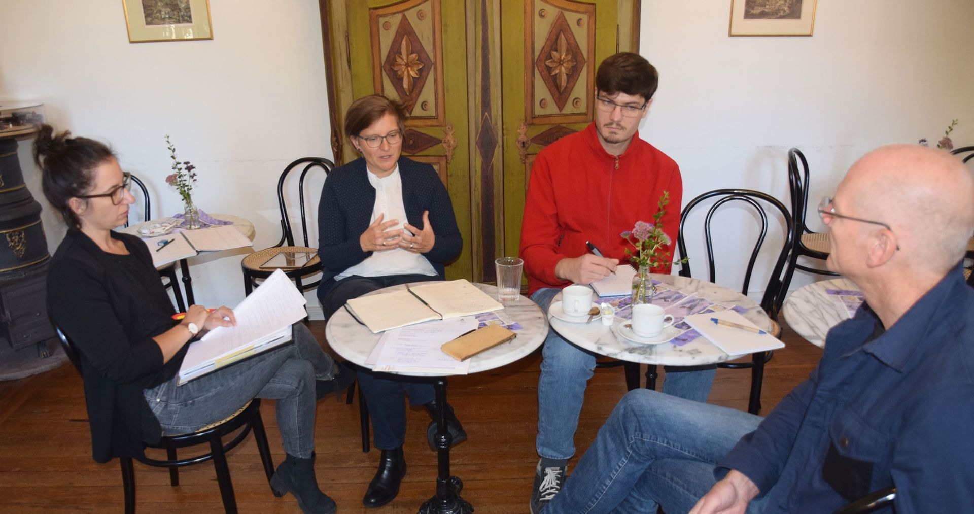 Besprechung im Museum Besprechung im Museum