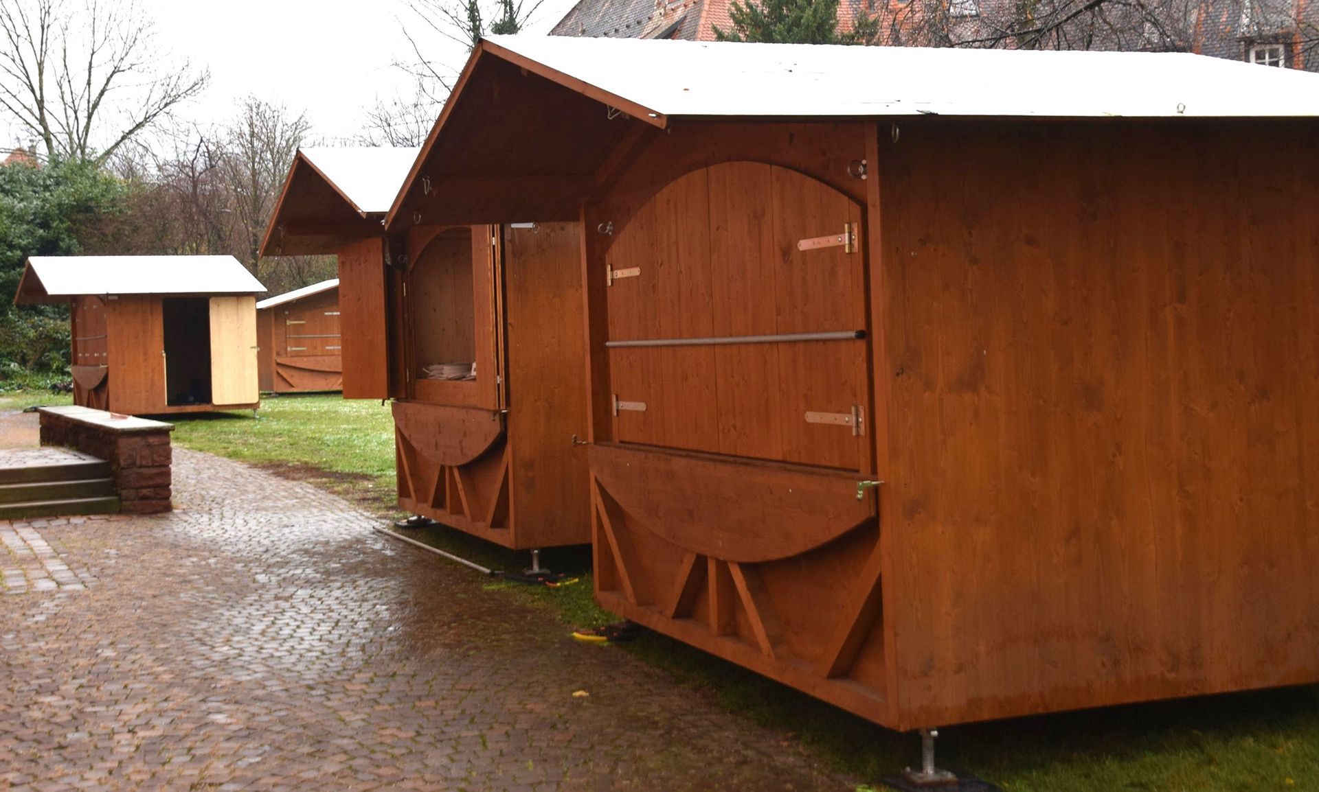 Aufbau der Hütten Aufbau der Hütten