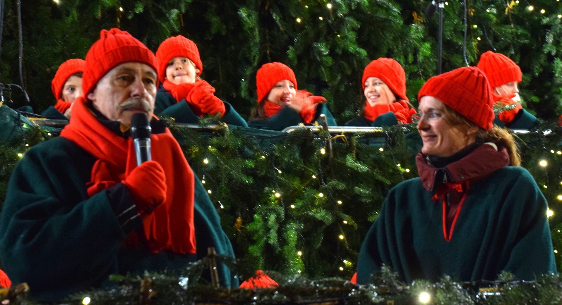 Thomas Kern bei der Anmoderation der Arion Singers Waldkirch Thomas Kern bei der Anmoderation der Arion Singers Waldkirch