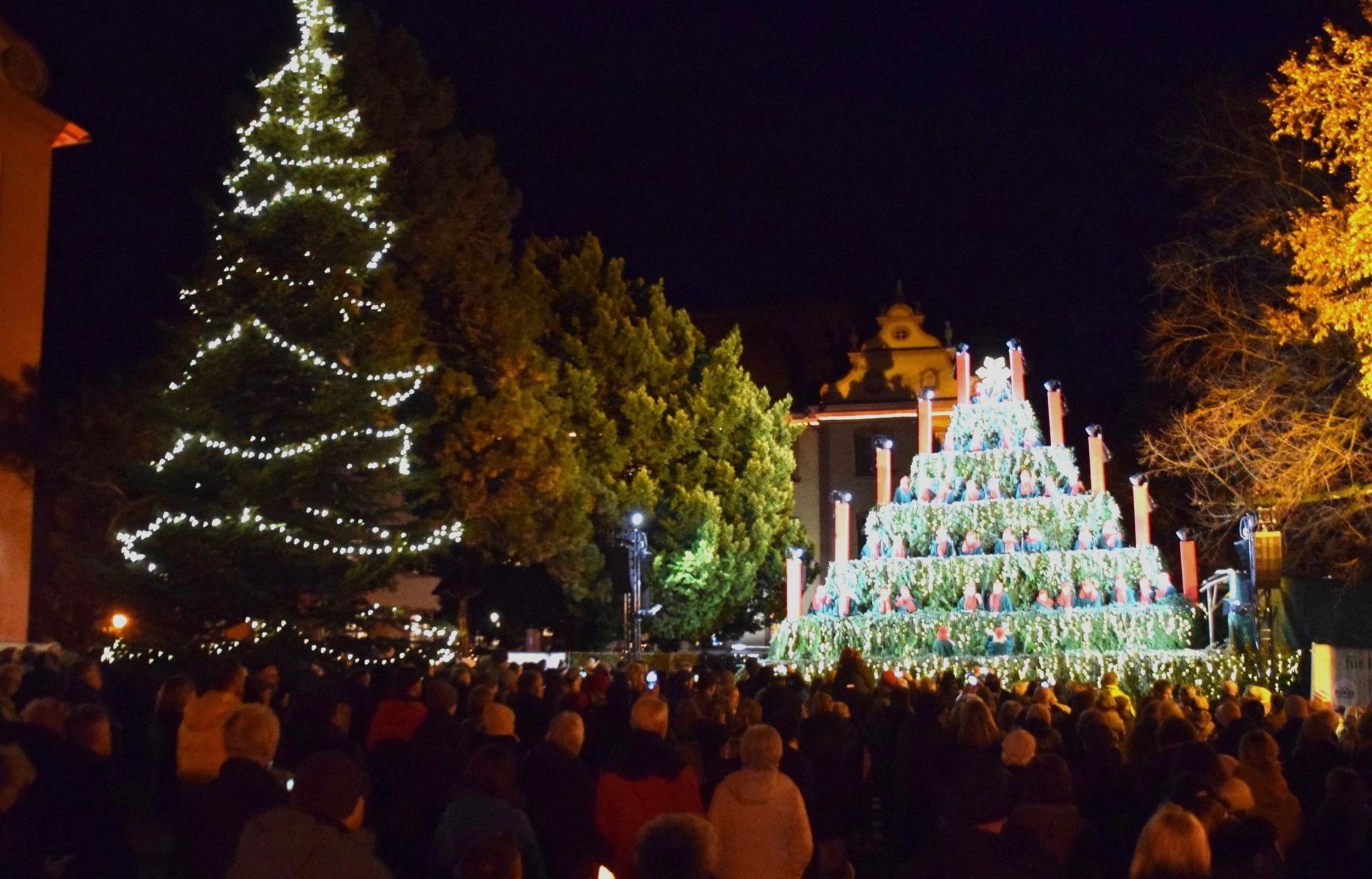 Arion Singers auf dem Singenden Weihnachtsbaum Arion Singers auf dem Singenden Weihnachtsbaum