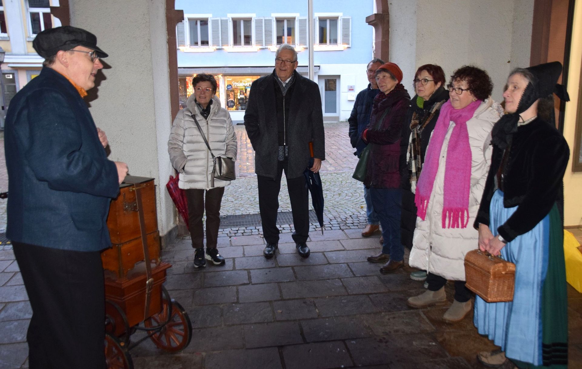 Gerlinde Kretschman bei der Stadtführung „Theres Gerlinde Kretschman bei der Stadtführung „Theres