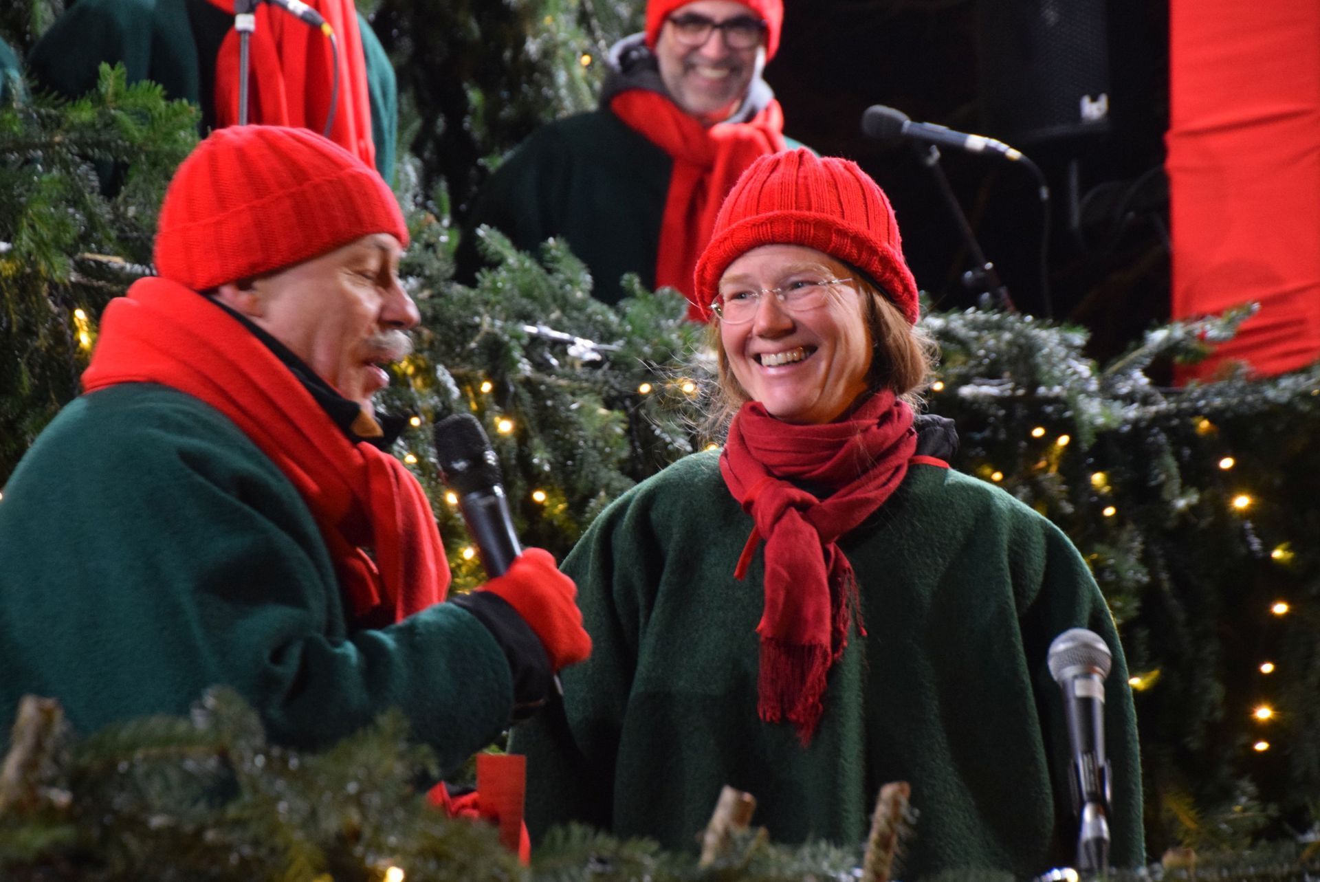 Dirigentin stellt den Chor vor Dirigentin stellt den Chor vor