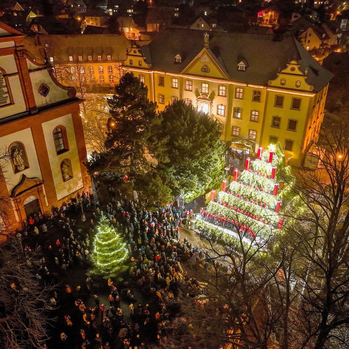 Premiere mit dem Schulchor der Schwarzenbergschule Premiere mit dem Schulchor der Schwarzenbergschule