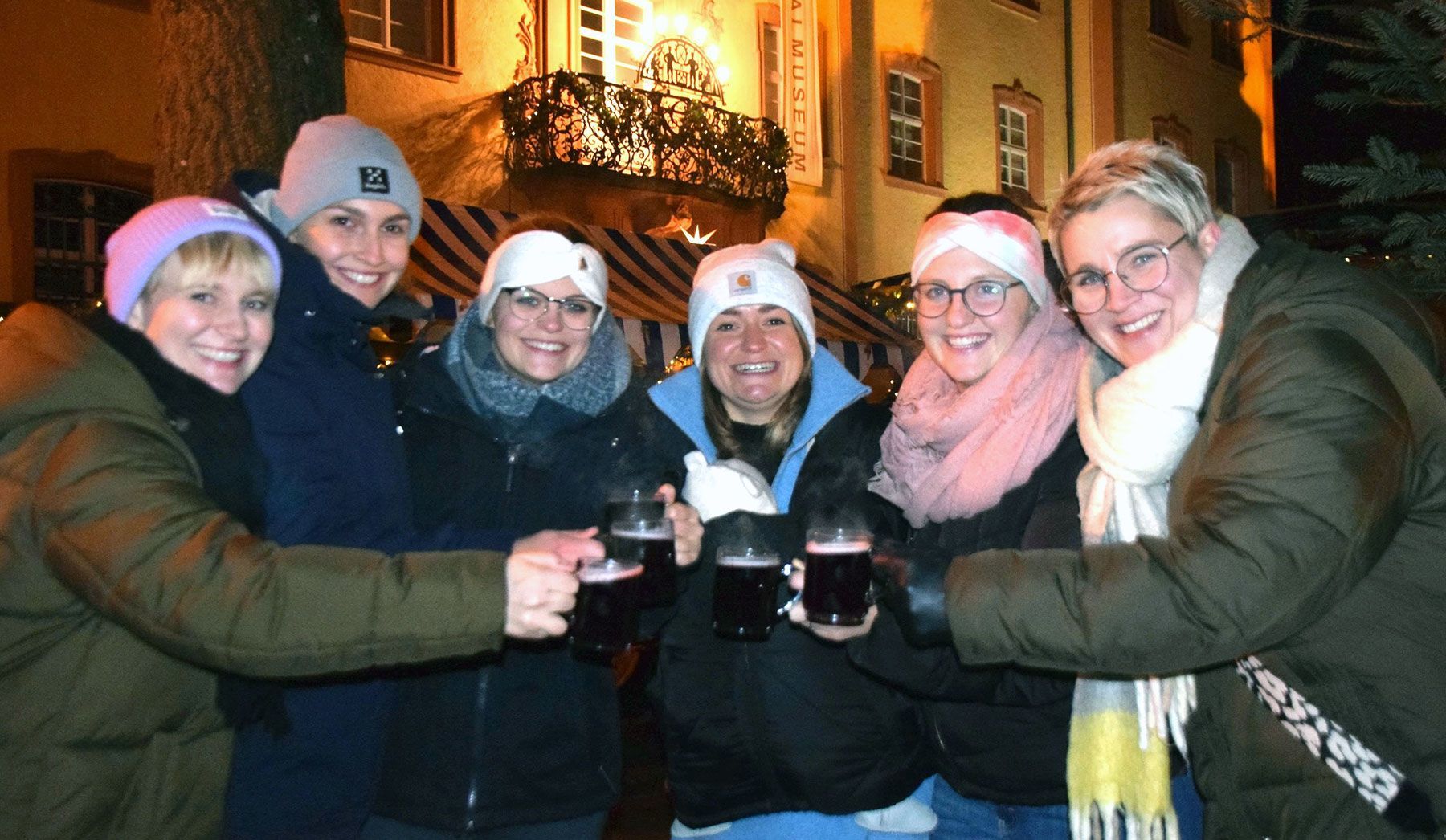 Gesellige Glühweinrunde Gesellige Glühweinrunde