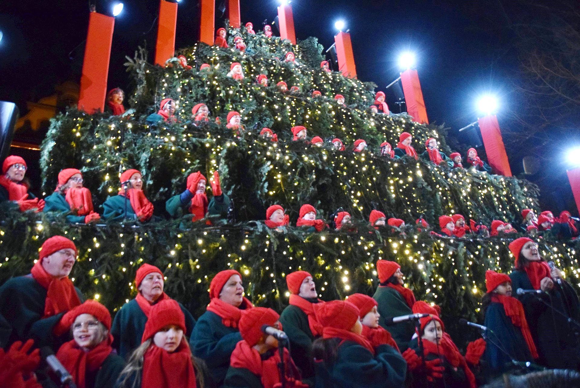 Chor der Kastelbergschule and „Friends“ Waldkirch Chor der Kastelbergschule and „Friends“ Waldkirch