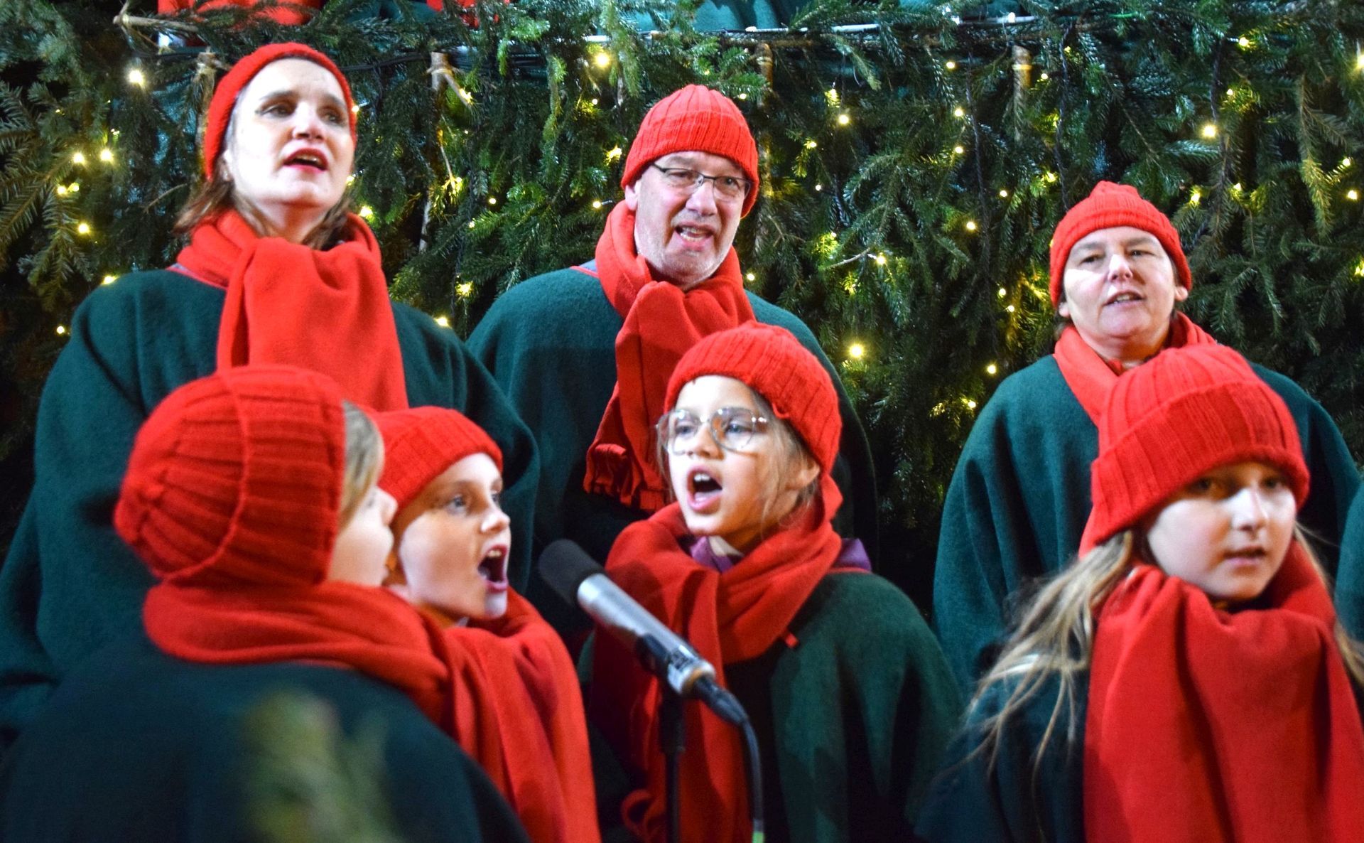 Chor der Kastelbergschule and „Friends“ Waldkirch Chor der Kastelbergschule and „Friends“ Waldkirch