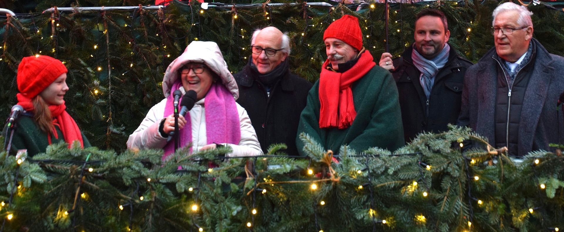 Gerlinde Kretschmann dankt dem Kinderchor aus Schlettstadt Gerlinde Kretschmann dankt dem Kinderchor aus Schlettstadt