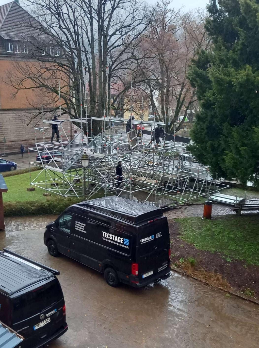 Aufbau des Gerüstes für den Singenden Weihnachtsbaum
