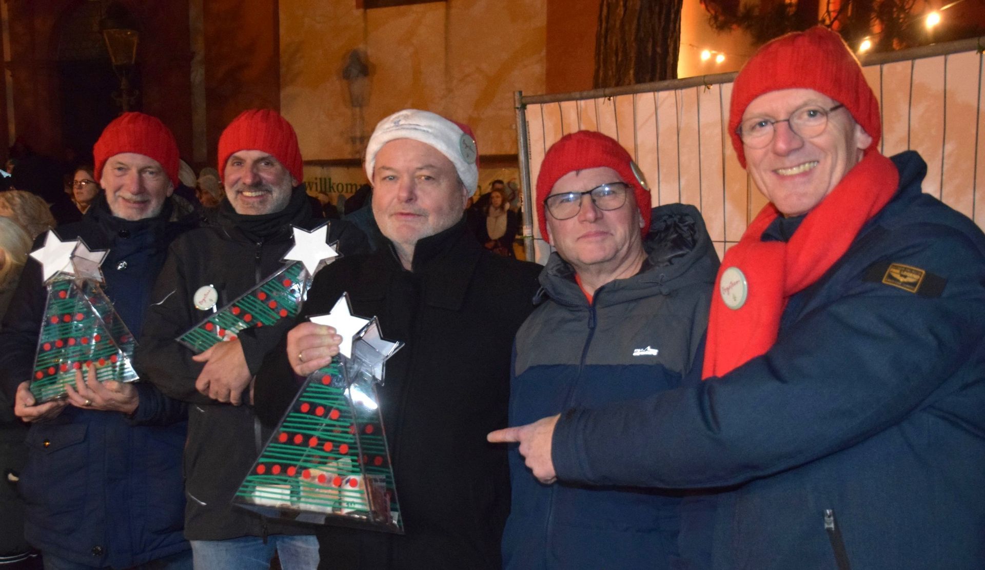 Die zweibeinigen Spendenboxen – Ihre Unterstützung sichert den Fortbestand Die zweibeinigen Spendenboxen – Ihre Unterstützung sichert den Fortbestand