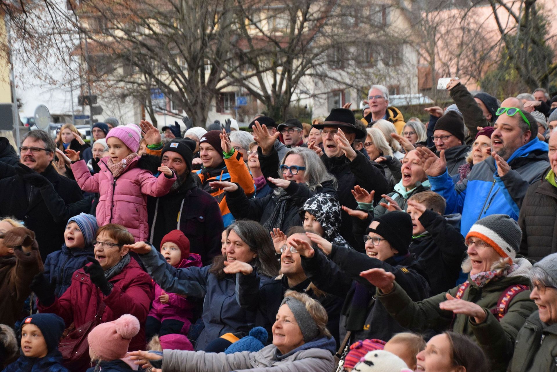 Aktive Zuschauer bei den Singenden Händen aus Freiburg Aktive Zuschauer bei den Singenden Händen aus Freiburg