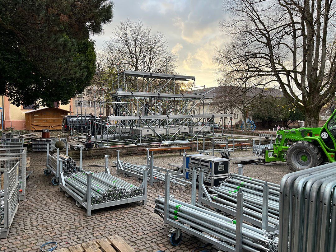 Aufbau des Singenden Weihnachtsbaums Aufbau des Singenden Weihnachtsbaums