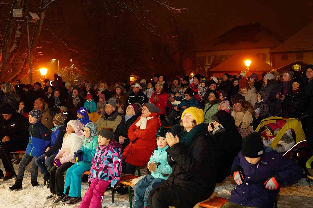 Besucher des Singenden Weihnachtsbaums Besucher des Singenden Weihnachtsbaums