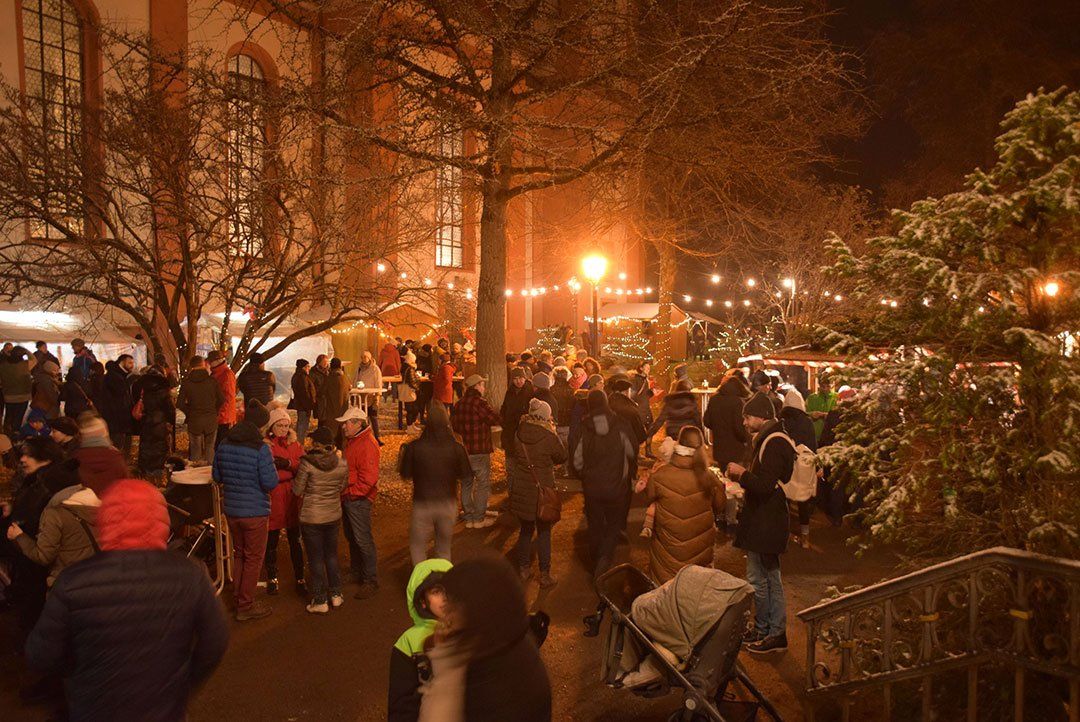 Weihnachtsmarkt beim Singenden Weihnachtsbaum Weihnachtsmarkt beim Singenden Weihnachtsbaum