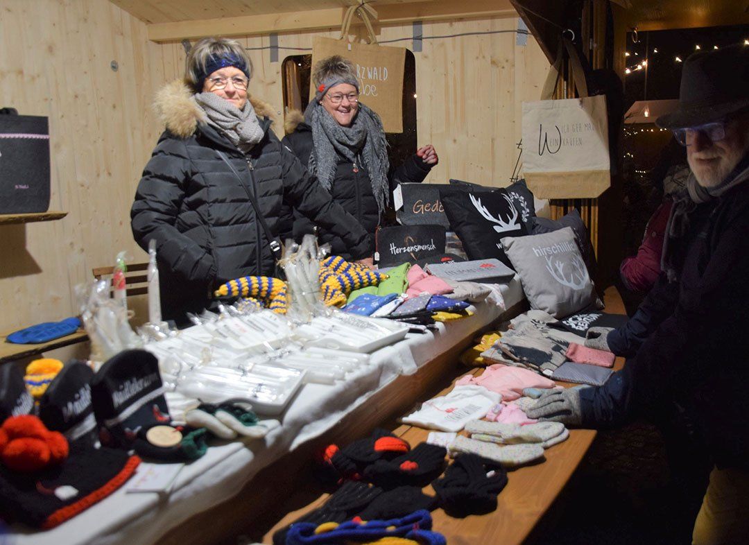 Weihnachtsmarkt beim Singenden Weihnachtsbaum Weihnachtsmarkt beim Singenden Weihnachtsbaum
