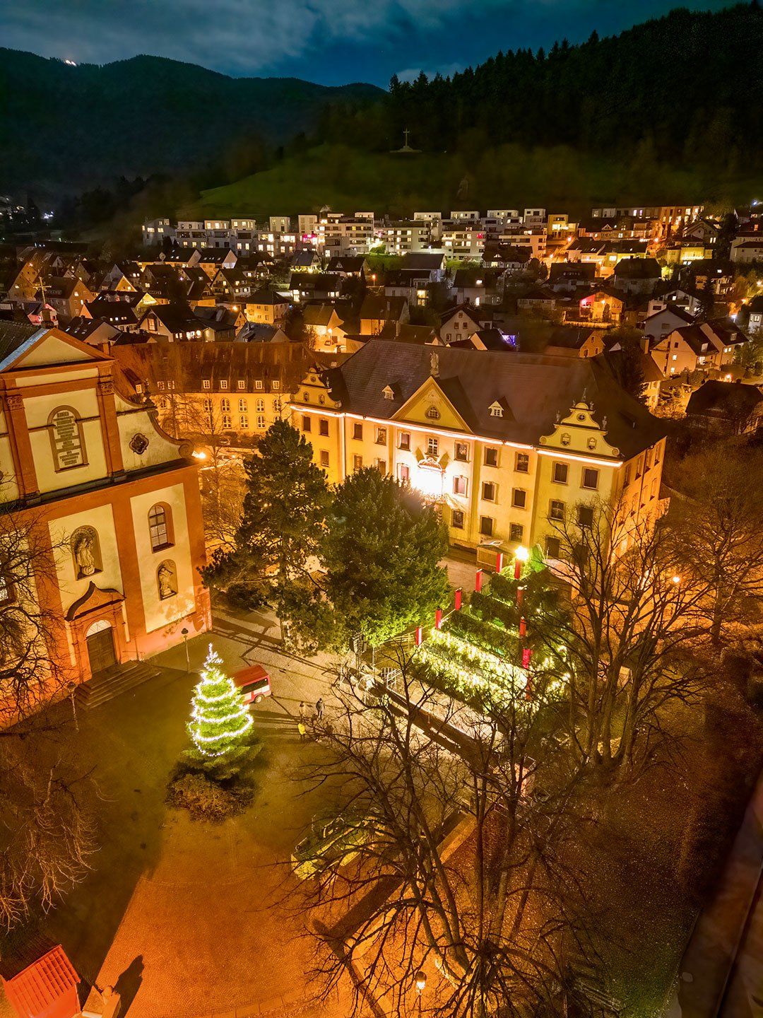 Der Blick von oben auf den Singenden Weihnachtsbaum Der Blick von oben auf den Singenden Weihnachtsbaum