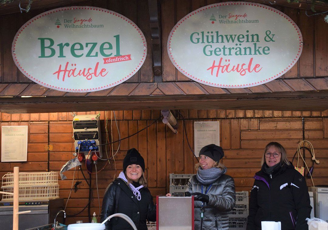 Besucher des Weihnachtsmarktes Besucher des Weihnachtsmarktes