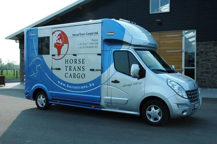 kleiner Pferdetransporter von Hors Trans Cargo