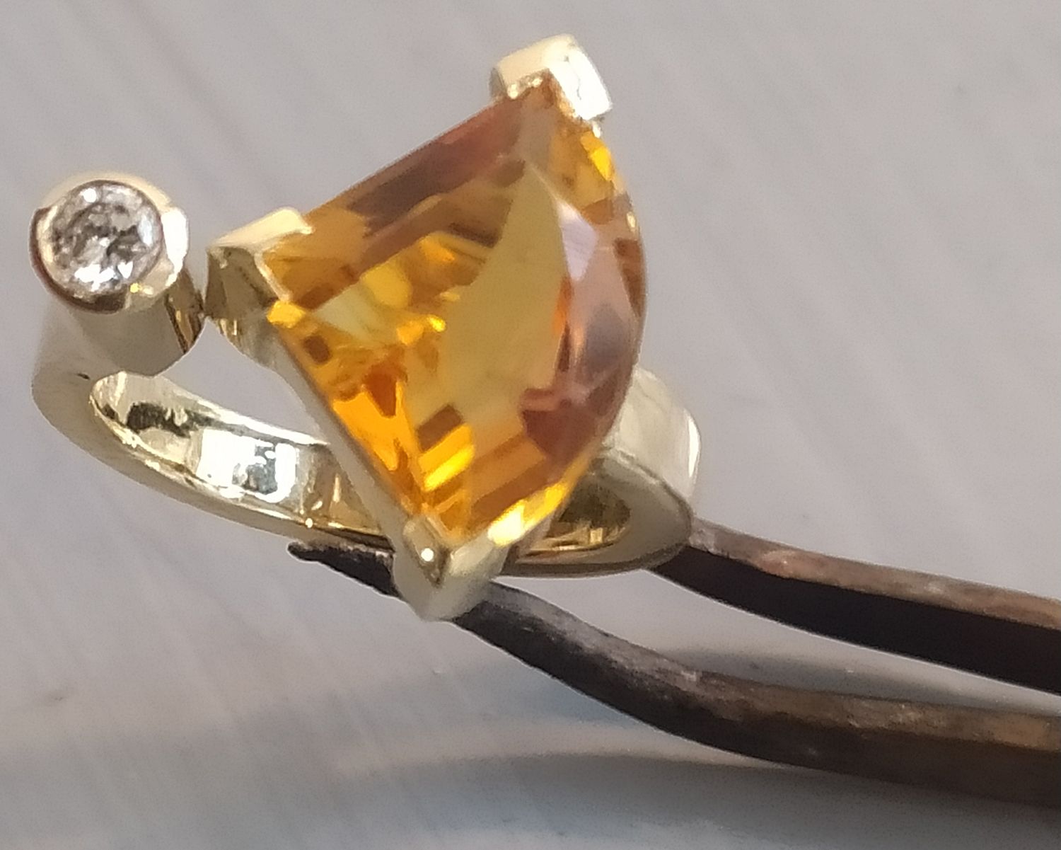 Damenring, 585/000 Gelbgold, Handarbeit, Zitrin/Brillant