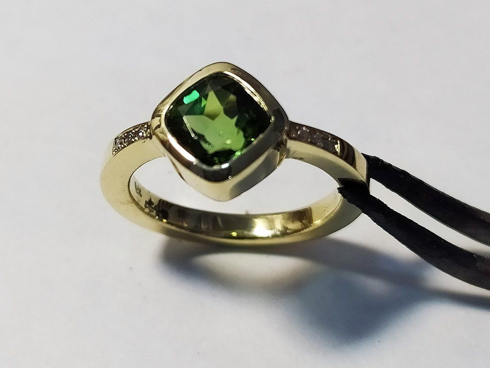 Damenring, 585/000 Gelbgold, mit ausgeschliffenen Brillanten, Handarbeit