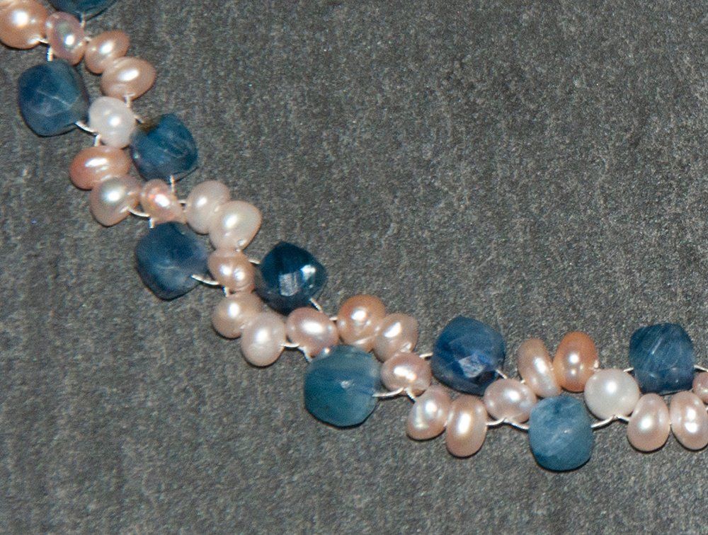 Kragencollier, Süßwasserzuchtperlen mit Zyanit