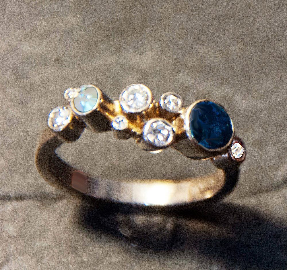 Damenring 585/000 Weißgold mit blauen und weißen Brillanten